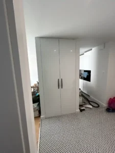 Biała szafa na wymiar