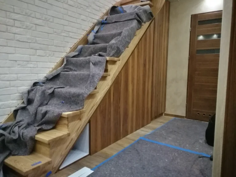 Szafa pod schodami - Jak zaplanować idealną zabudowę 5 szafa pod schodami
