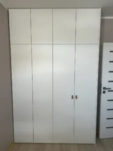 szafa na wymiar od stolarza